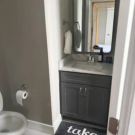 Apartment Rooftop Skyline View-close To Broadway-sleeps 8 Nashville