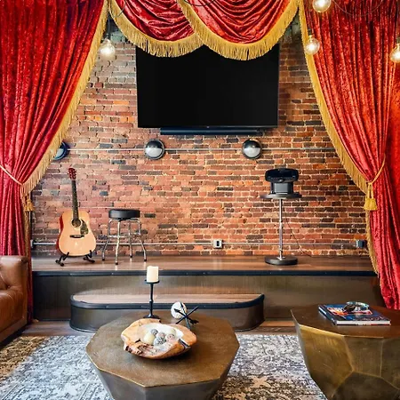 The Velvet Songbird Downtown Luxe Sleeps 24 *
