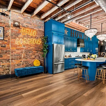 The Velvet Songbird Downtown Luxe Sleeps 24