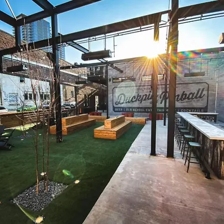 River View Luxury With Garage, Walk To Downtown Apartment