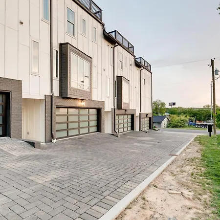 Apartment Rooftop Skyline View-close To Broadway-sleeps 8 Nashville