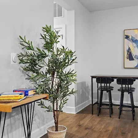 Spacious 2br N Gulch Walk To Broadway & Rooftops Apartment