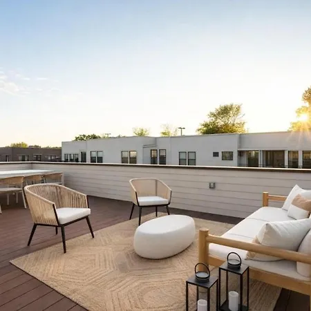 Apartment Escape | Pool, Sauna & Rooftop Views *