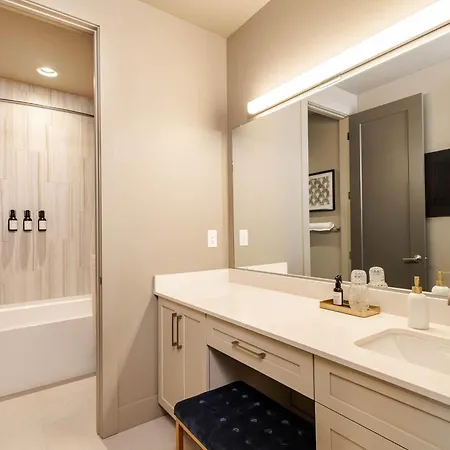 Amenities - Heated Pool Near Broadway Apartment Nashville