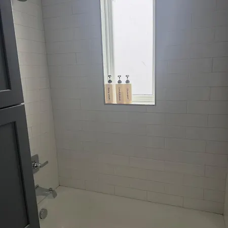 Rooftop Skyline View-close To Broadway-sleeps 8 Apartment *