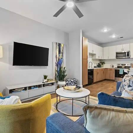 Apartment Spacious 2br N Gulch Walk To Broadway & Rooftops Nashville