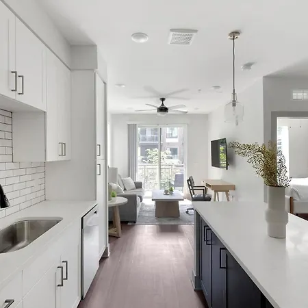 Landing Beautiful 2Bd Gym Courtyard Nashville