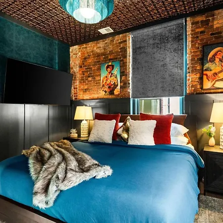 Holiday home The Velvet Vault-luxury Downtown Loft With River View & Walk To Broadway