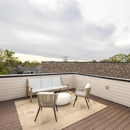 Escape | Pool, Sauna & Rooftop Views Apartment