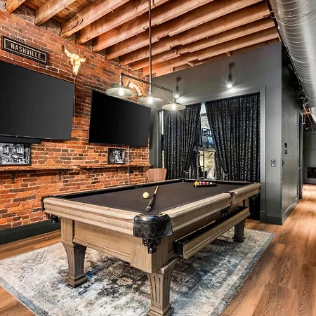The Velvet Songbird Downtown Luxe Sleeps 24 *