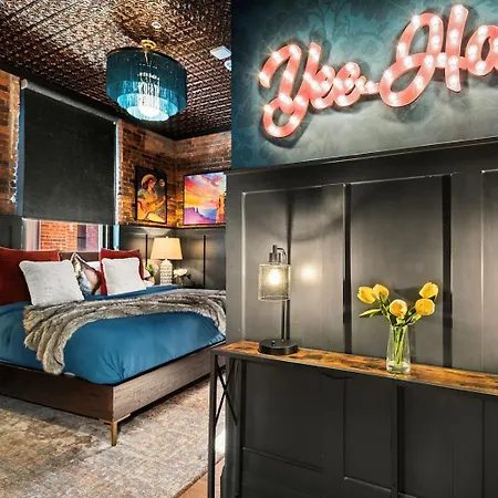 The Velvet Vault-luxury Downtown Loft With River View & Walk To Broadway *