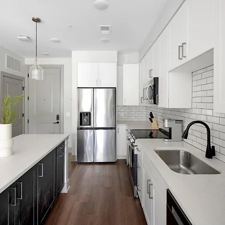 Landing Beautiful 2Bd Gym Courtyard *