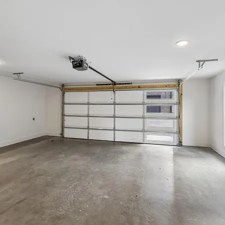 Modern 4br Townhouse Rooftop Lounge *