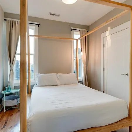 Rooftop Skyline View-close To Broadway-sleeps 8 Apartment