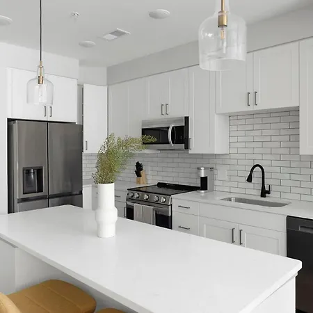 Landing Beautiful 2Bd Gym Courtyard Apartment
