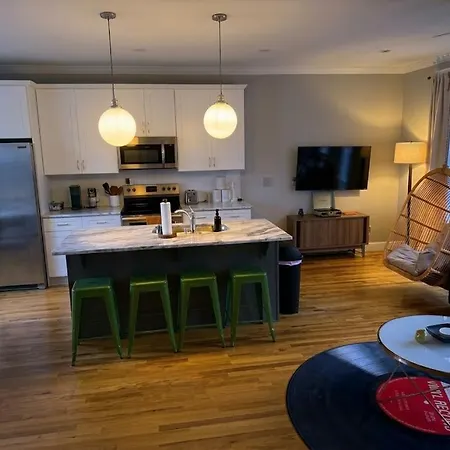 Apartment Rooftop Skyline View-close To Broadway-sleeps 8