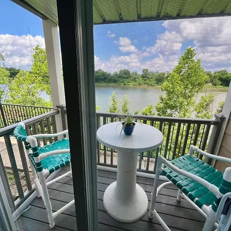 Riverside Rhythm! Waterfront & Walk To Broadway! Apartment *