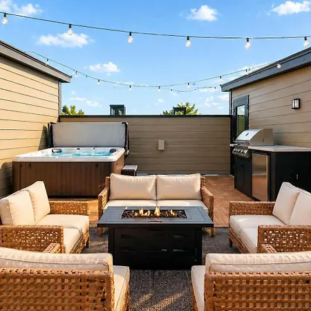 Apartment Modern 4br Townhouse Rooftop Lounge *