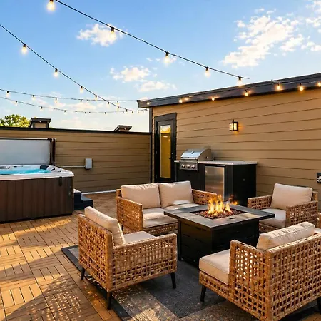 Modern 4br Townhouse Rooftop Lounge Apartment Nashville