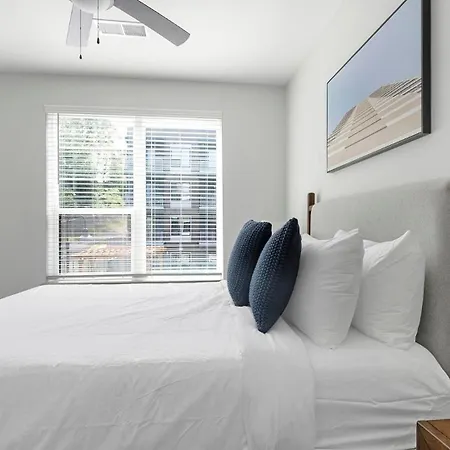 Landing Beautiful 2Bd Gym Courtyard Apartment *