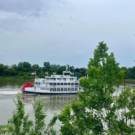 Apartment Riverside Rhythm! Waterfront & Walk To Broadway! Nashville