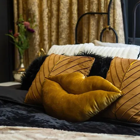 The Songbird-luxury Penthouse Steps To Broadway Holiday home