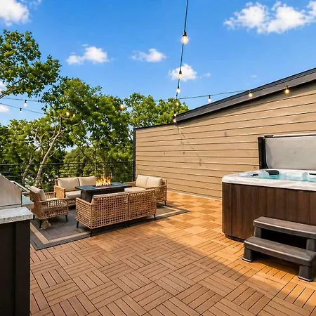 Modern 4br Townhouse Rooftop Lounge Apartment *