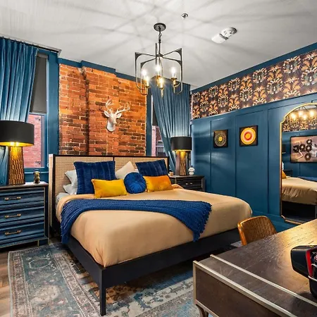 Holiday home The Velvet Songbird Downtown Luxe Sleeps 24 Nashville