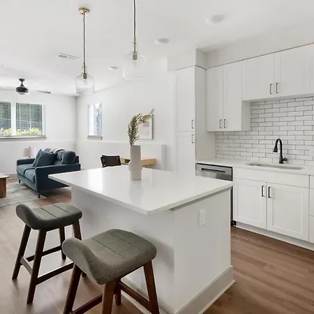 Landing Beautiful 2Bd Gym Courtyard