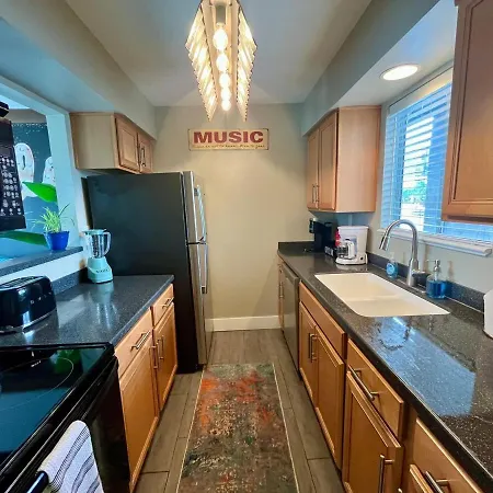 Apartment Riverside Rhythm! Waterfront & Walk To Broadway! *