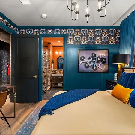 Holiday home The Velvet Songbird Downtown Luxe Sleeps 24 Nashville
