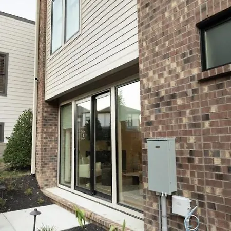 Bachelorette Dream | 2 Units | 8 Kings + 8 Baths Apartment Nashville