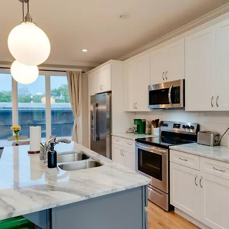 Rooftop Skyline View-close To Broadway-sleeps 8 *
