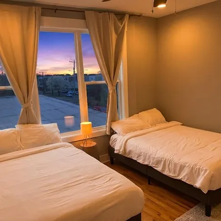 Rooftop Skyline View-close To Broadway-sleeps 8 Nashville