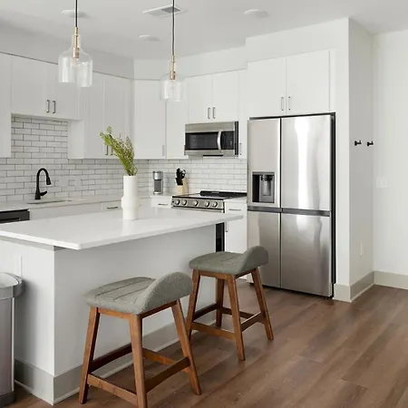 Landing Beautiful 2Bd Gym Courtyard Apartment