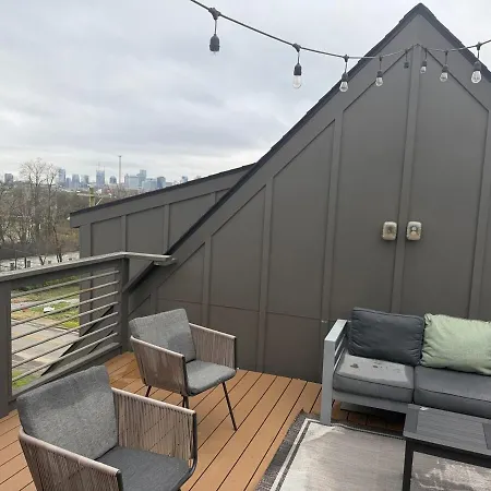 Rooftop Skyline View-close To Broadway-sleeps 8 Apartment