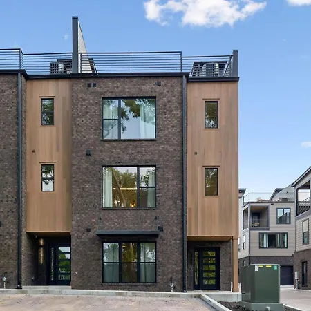 Apartment Modern 4br Townhouse Rooftop Lounge *