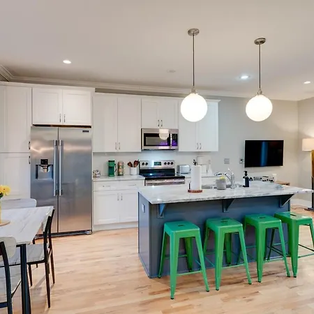 Rooftop Skyline View-close To Broadway-sleeps 8 Apartment Nashville