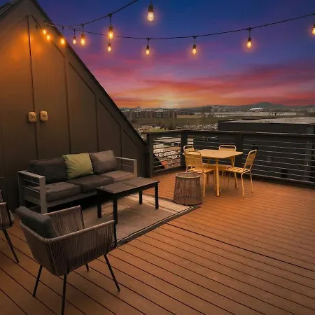 Apartment Rooftop Skyline View-close To Broadway-sleeps 8 Nashville