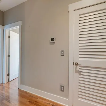 Rooftop Skyline View-close To Broadway-sleeps 8 Apartment