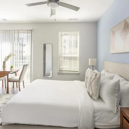 Landing Beautiful 2Bd Gym Courtyard
