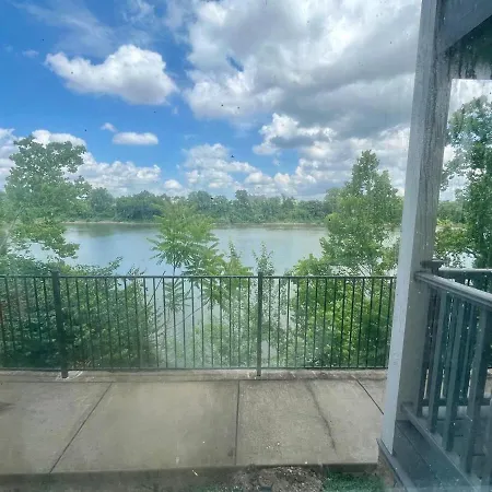 Riverside Rhythm! Waterfront & Walk To Broadway! Apartment *