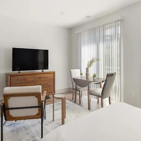 Landing Beautiful 2Bd Gym Courtyard Apartment Nashville