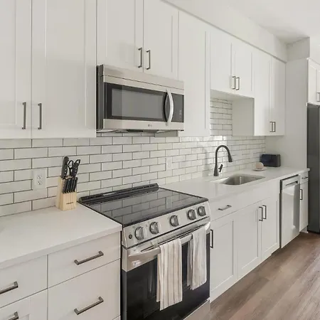 Landing Beautiful 2Bd Gym Courtyard * Nashville