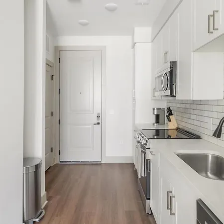 Landing Beautiful 2Bd Gym Courtyard Nashville