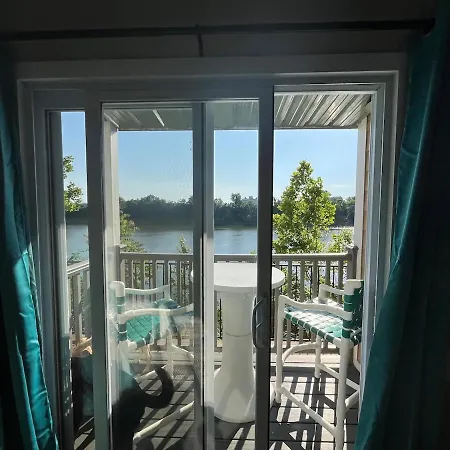 Riverside Rhythm! Waterfront & Walk To Broadway! Apartment