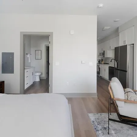 Landing Beautiful 2Bd Gym Courtyard Apartment