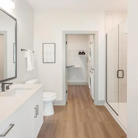 Landing Beautiful 2Bd Gym Courtyard Nashville