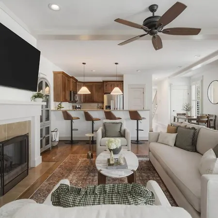 Sylvan Park With Fenced-in Yard, Porch, And Parking Holiday home *