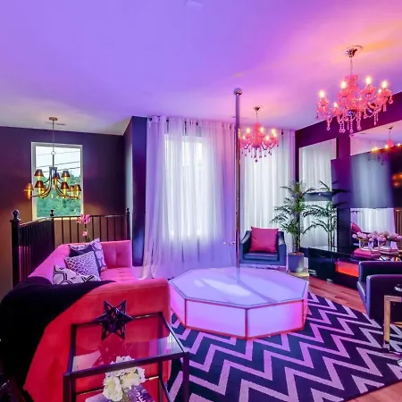 Playmate Lounge - Rooftop Hot Tub Game Holiday home Nashville